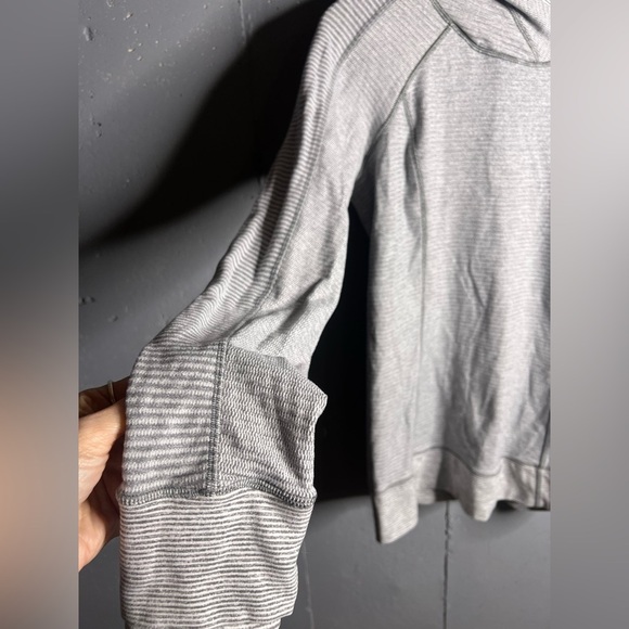 Lululemon “Think fast” hoodie in gray.  Size 8 - Picture 6 of 10